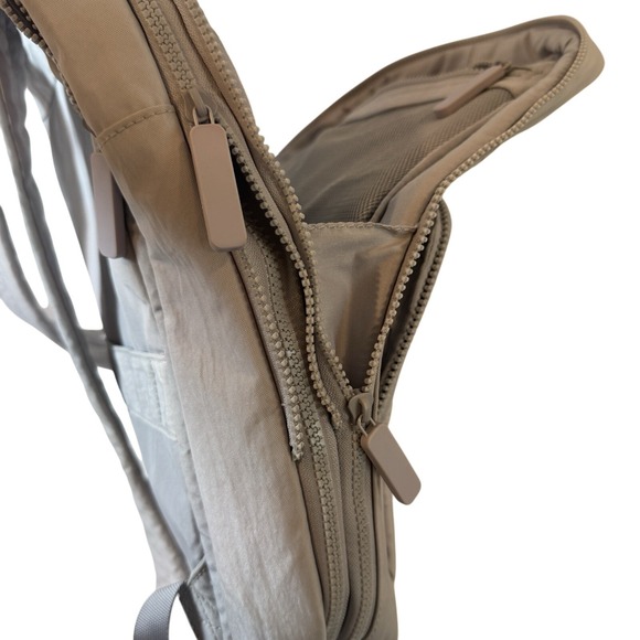 Rachel Zoe Lightweight Nylon Backpack Travel School Bag Silver Gray - Picture 4 of 8